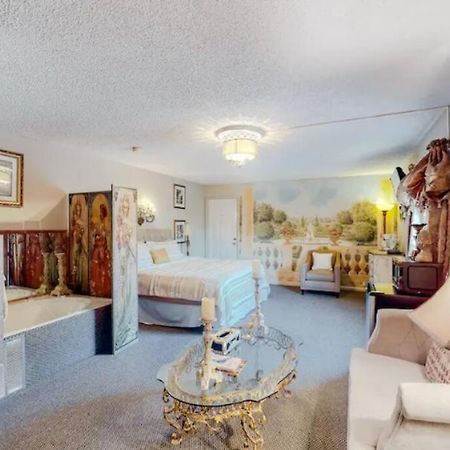 Jacuzzi Suite 206 At Tradewinds ユリーカ・スプリングス エクステリア 写真